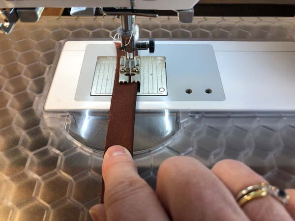 Piping with Pintuck foot 6 stitch piping