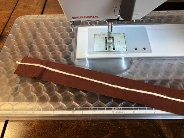 Piping with Zipper Foot 1 Piping on Fabric