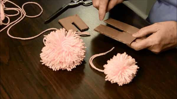HOW TO MAKE A POMPOM USING A CARDBOARD / 2 WAYS / 6 INCHES 