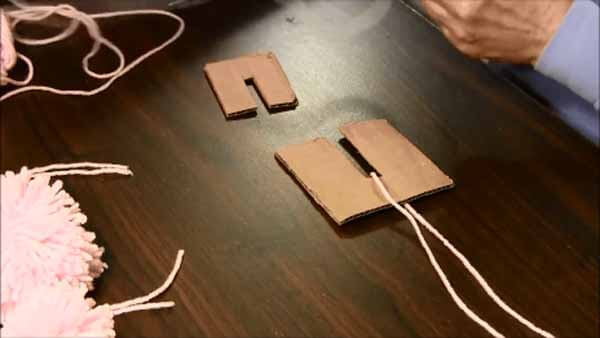 Pom-pom Tutorial - Tie off Yarn