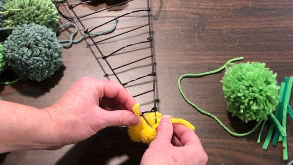Pom pom Tree Wreath Attach Star