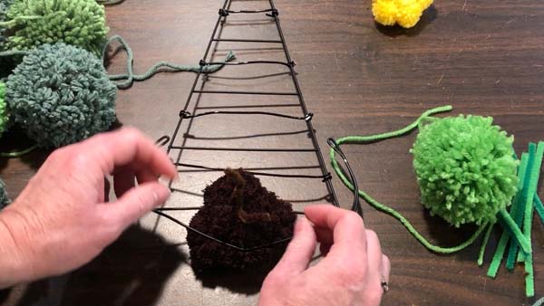Pom pom Tree Wreath Attach Stump