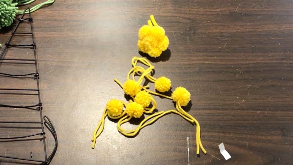 Pom pom Tree Wreath Star Poms