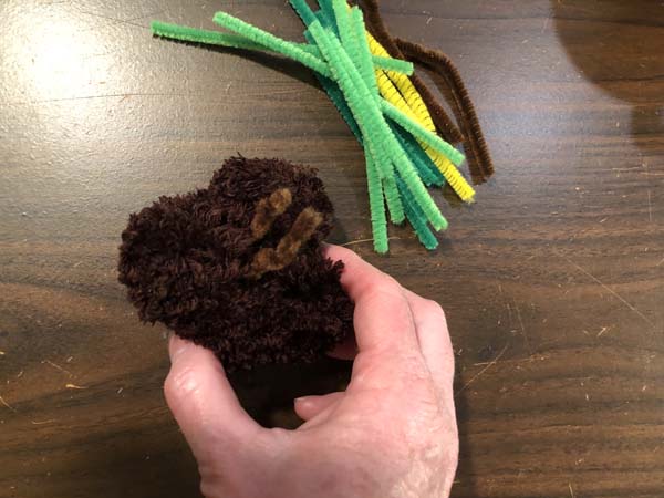 Pom pom Tree Wreath Stump with Pipe Cleaner