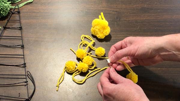 Pom pom Tree Wreath Thread needle