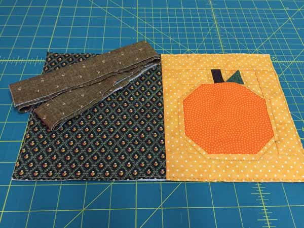 Pumpkin Mug Rug Tutorial - with binding