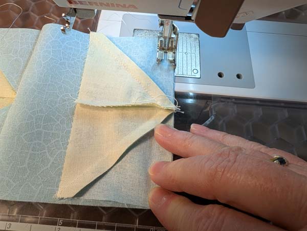 Sawtooth Star 30 sewing on points