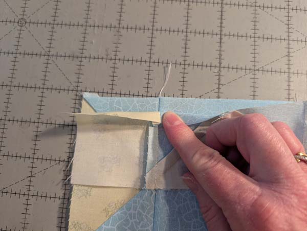 Sawtooth Star 35 interlocking seams