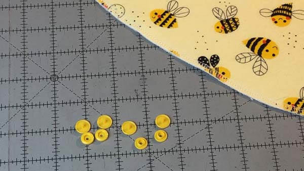 Serger Bib 18 Kam Snaps