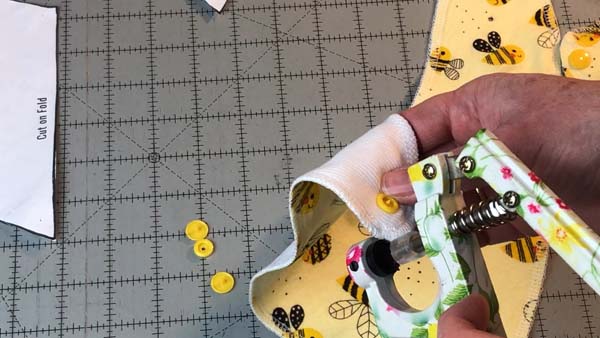 Serger Bib 20 Place Snap Into Pliers