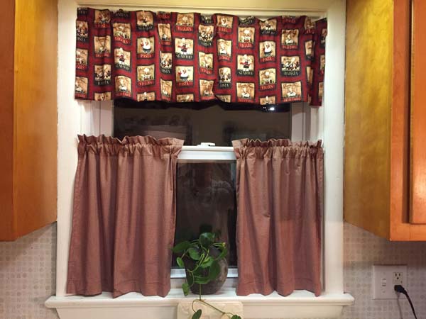 Sew a Kitchen Valance Hanging with Curtain Night