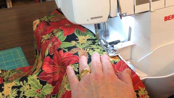 Sew a Napkin sewing rolled hem