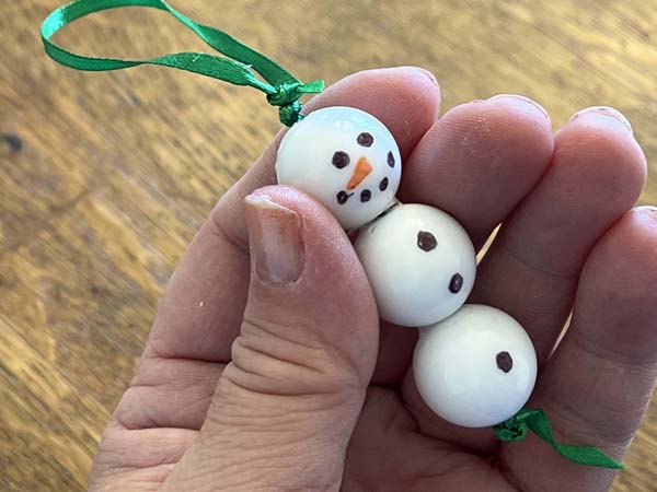 Snowman Ornament 21a Add Nose