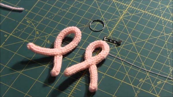Spool Knitted Breast Cancer Awareness Pin_1.3.4