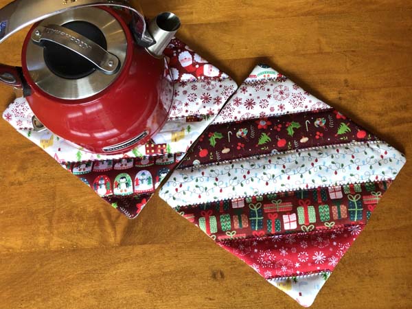 String Pieced Potholder - Christmas Fabrics
