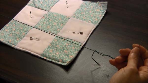 Tying a Quilt -Tie a Quilt Thread Needle