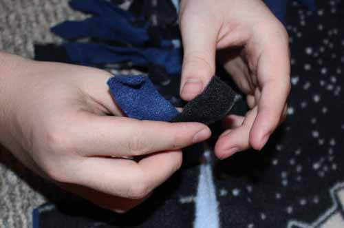 Tied Fleece Blanket Tutorial