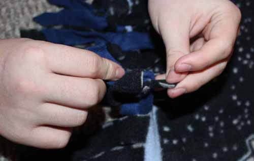 Tied Fleece Blanket Tutorial