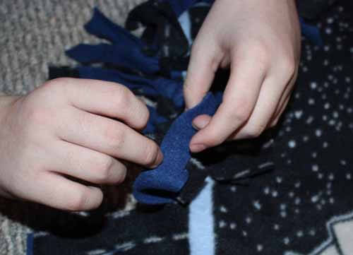 Tied Fleece Blanket Tutorial