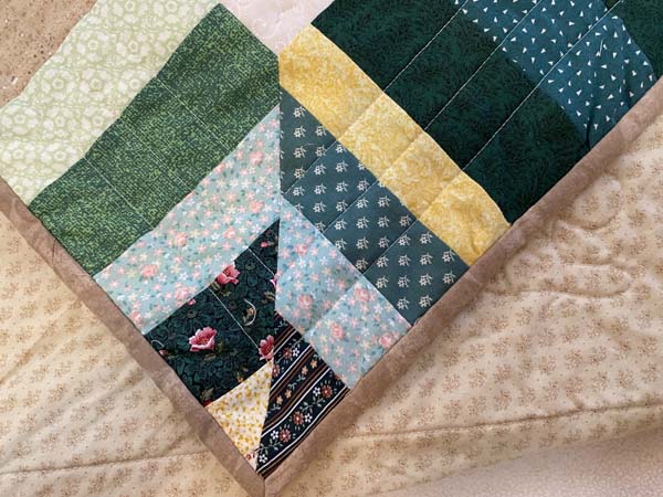Totally Scrappy Quilt Corner Miter