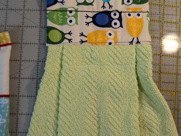 Towel with Band 36 Sample Pleats on Plain Towel