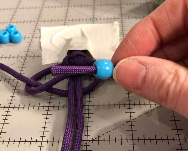 How to make a paracord bracelet with two colors discount