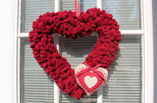 Valentine Loop Yarn Heart Wreath - Finished Wreath