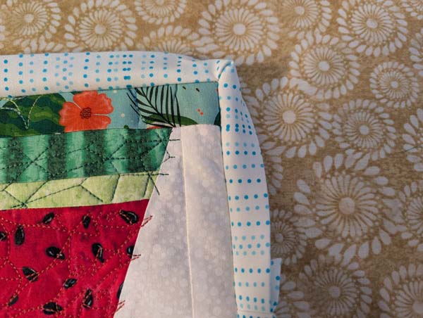 Villa Rosa Hot Pad Mitered Corner Closeup