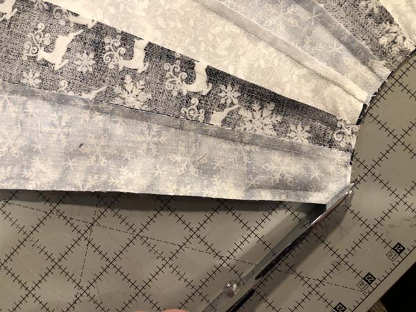 Wavy Table Runner Clip Corners