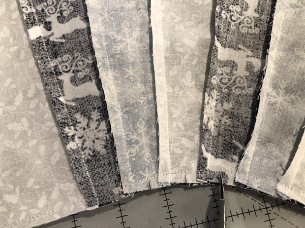 Wavy Table Runner Clip Curves