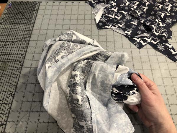 Wavy Table Runner Turn Runner