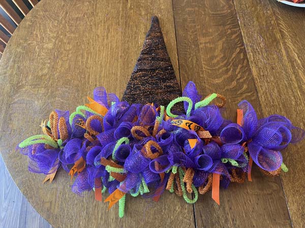 Witch's Hat Wreath Complete