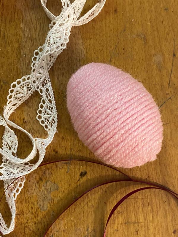 Decorating Plastic Easter Eggs with Yarn