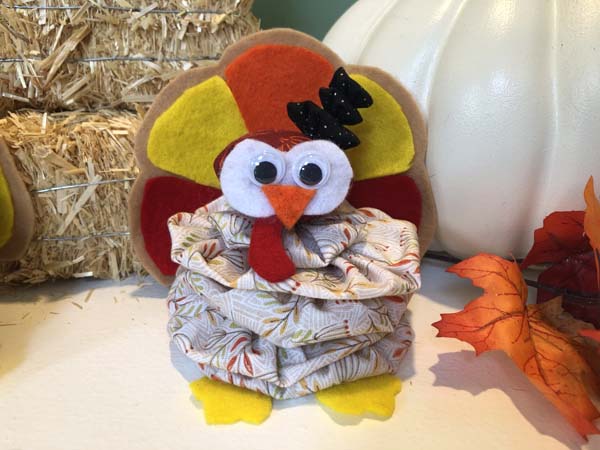 Yo yo Pumpkin Turkey with Hat Closeup
