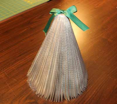 Book Christmas Tree - Finished Tree