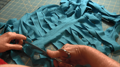 Cutting the t-shirt continuous strip for t-shirt yarn