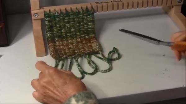 How to Weave with a loom Finishing